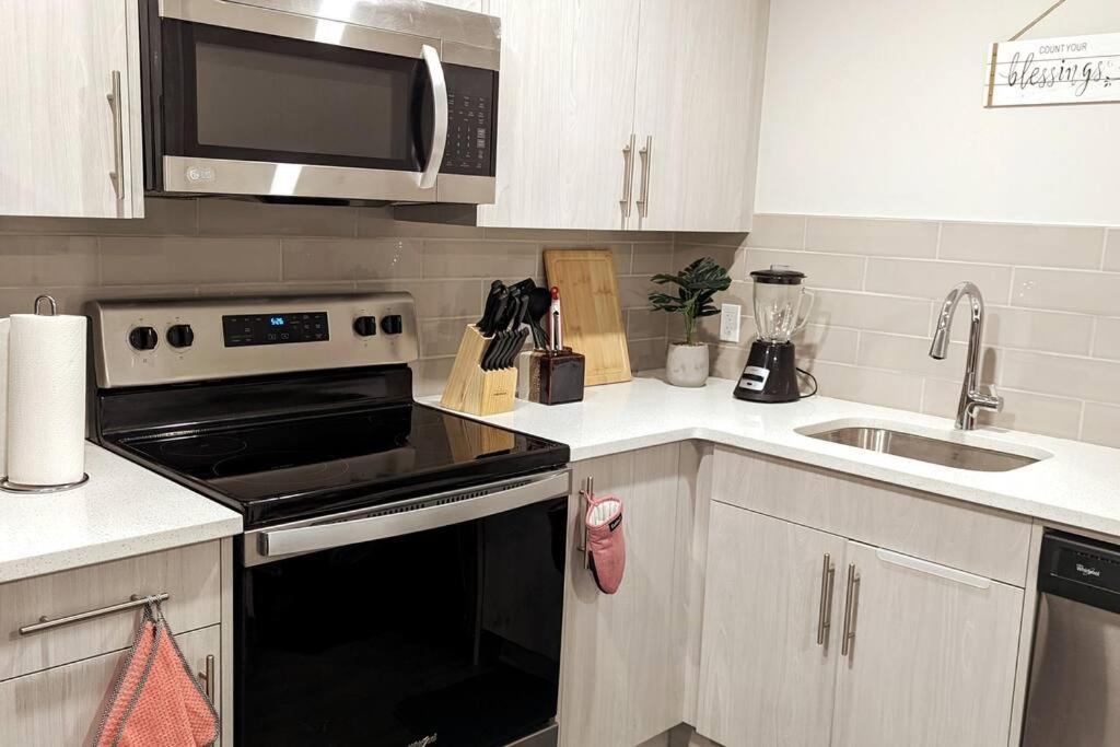 The Fruitful Vineyard- A Beautiful 2 Bed * Calgary