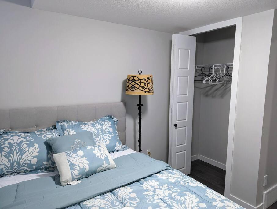 Apartment The Fruitful Vineyard- A Beautiful 2 Bed Calgary