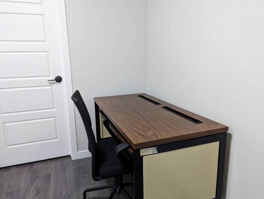 The Fruitful Vineyard- A Beautiful 2 Bed * Calgary