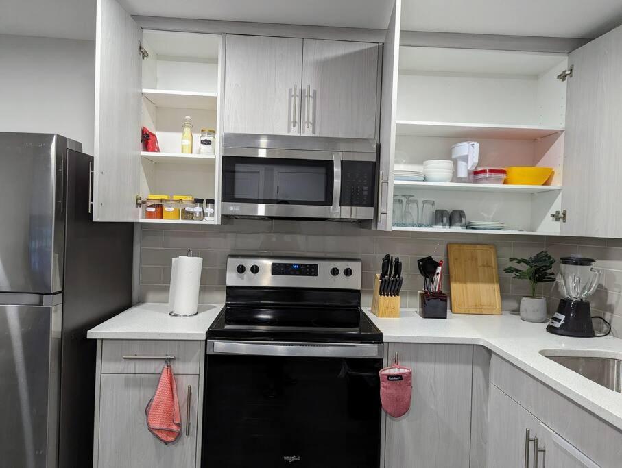 The Fruitful Vineyard- A Beautiful 2 Bed Apartment Calgary