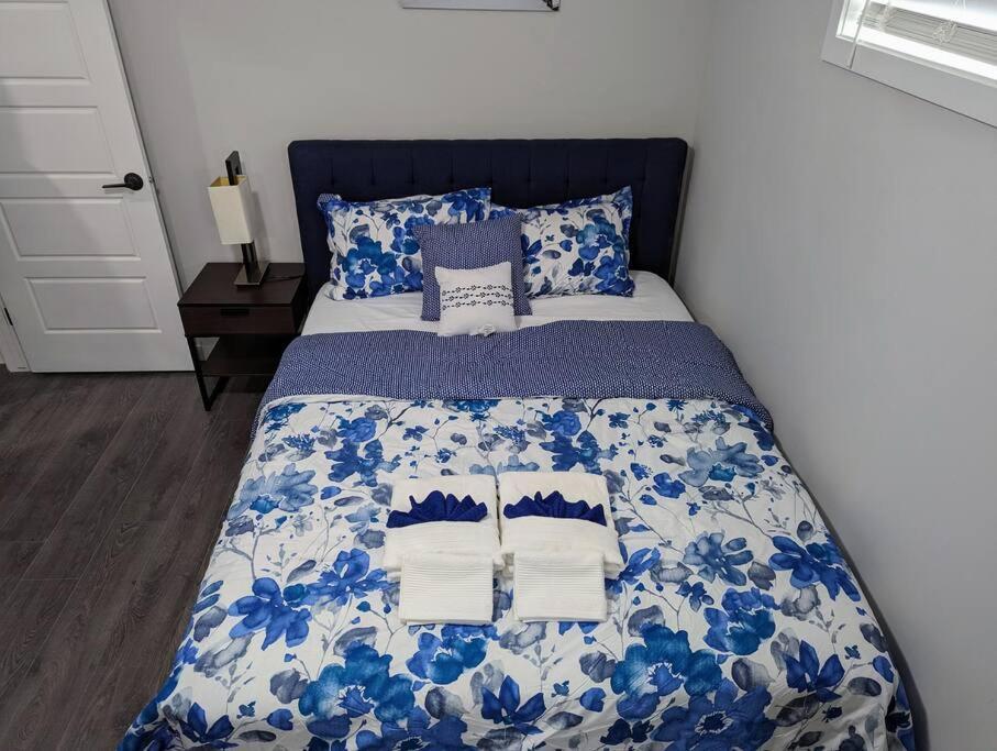 The Fruitful Vineyard- A Beautiful 2 Bed * Calgary